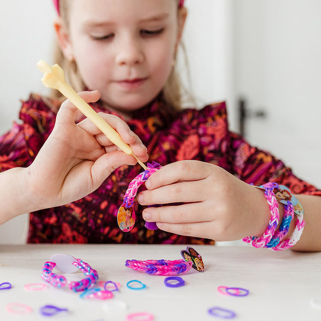 Fabrication de bracelets Disney Princesse avec des élastiques Loom