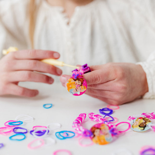 Fabrication de bracelets Disney Princesse avec des élastiques Loom