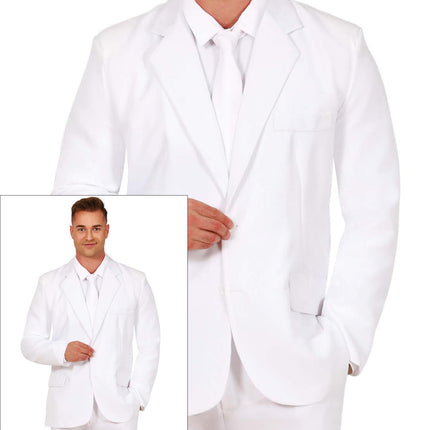 Hommes en costume blanc