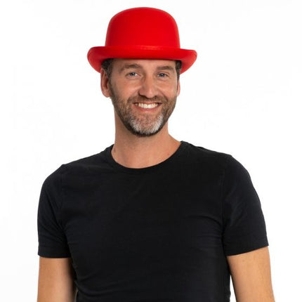 Chapeau melon rouge en satin