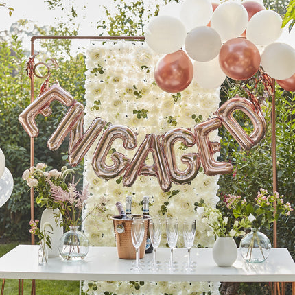 Guirlande de lettres de mariage en or rose Engaged