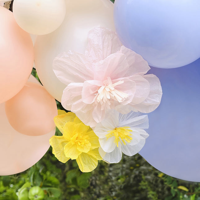 Fleurs de l'arche de ballons du festival de printemps