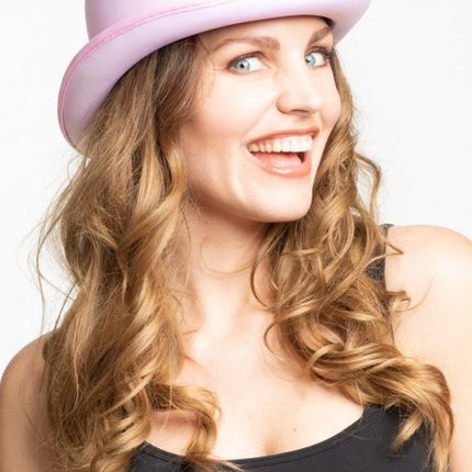 Chapeau melon rose en satin