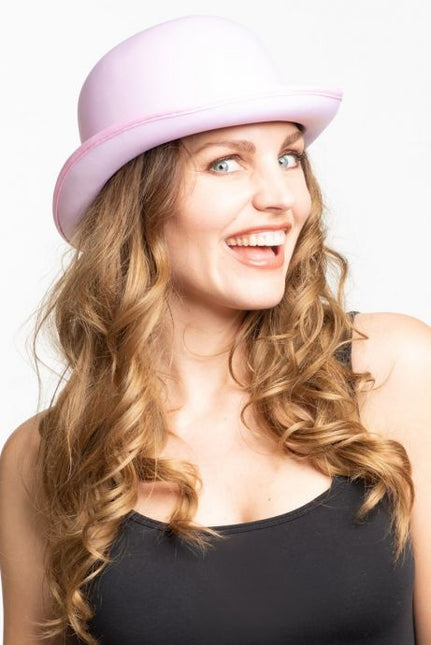 Chapeau melon rose en satin