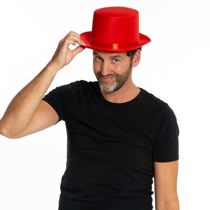 Chapeau haut rouge en satin