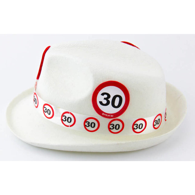 Panneau de signalisation 30 ans de chapeau