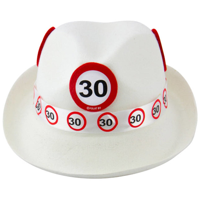 Panneau de signalisation 30 ans de chapeau