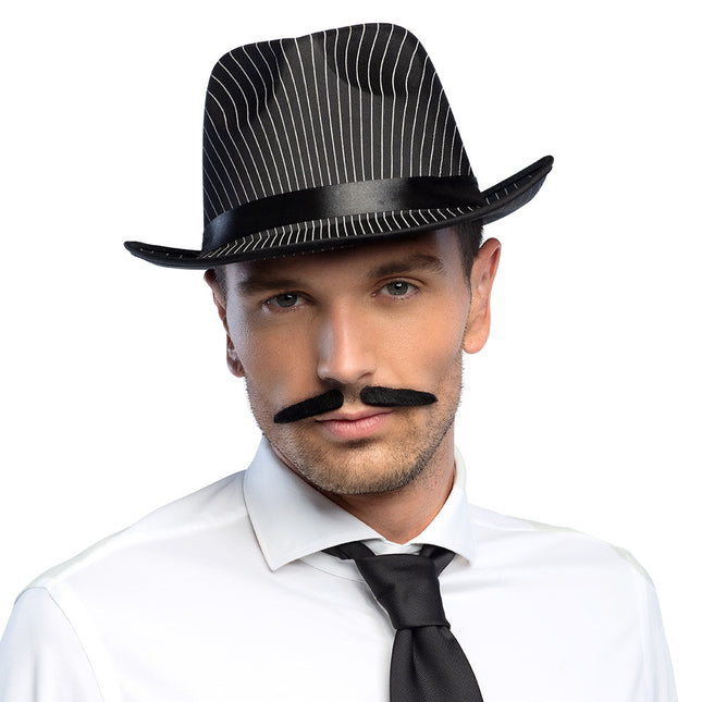 Gangster à fausse moustache