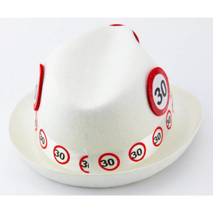 Panneau de signalisation 30 ans de chapeau