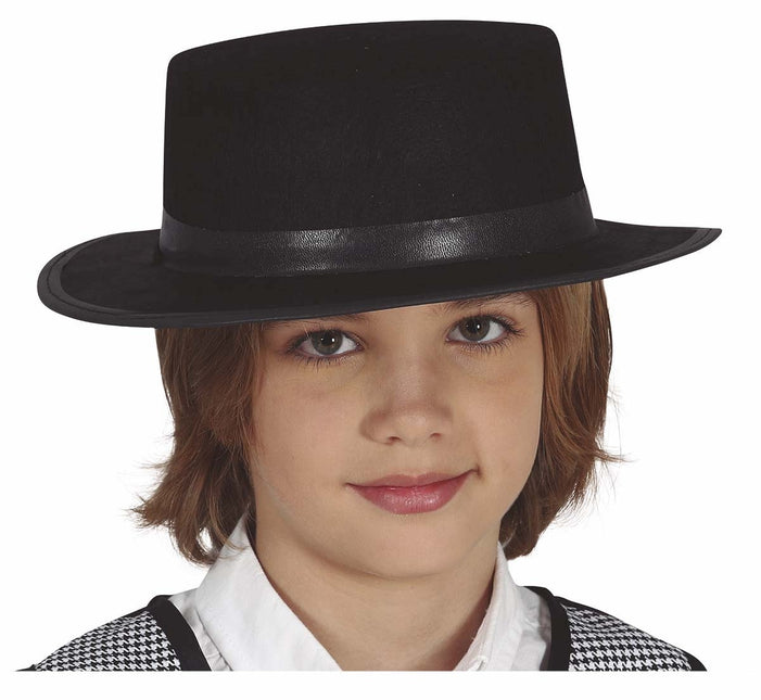 L'enfant au chapeau noir