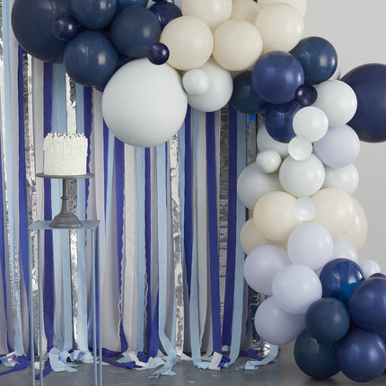 Arche de ballons bleus avec guirlandes 3m