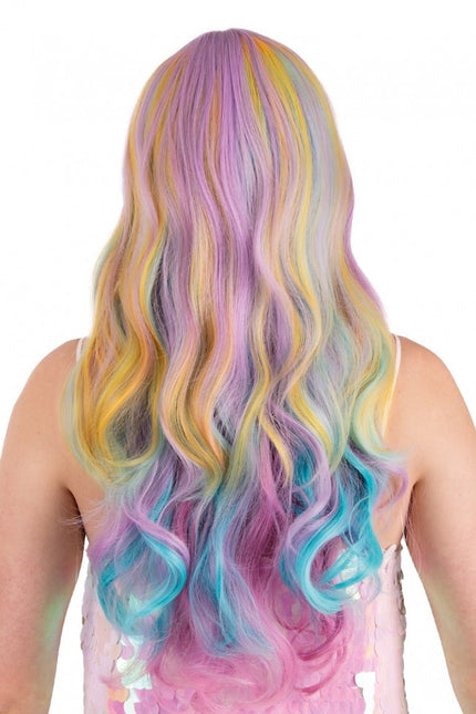 Perruque Selena longue avec boucles arc-en-ciel pastel avec franges inclinées