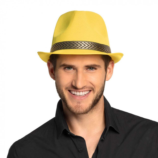 Chapeau jaune