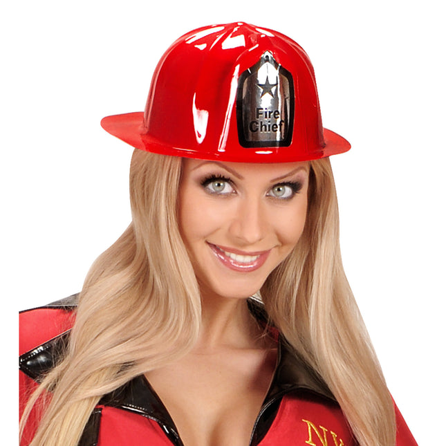 Casque rouge de pompier